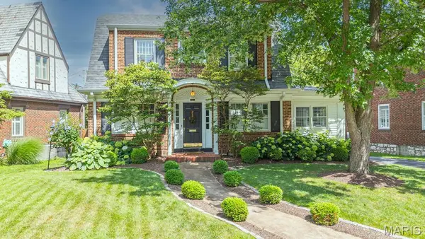 422 Mission Court, University City, MO 63130
