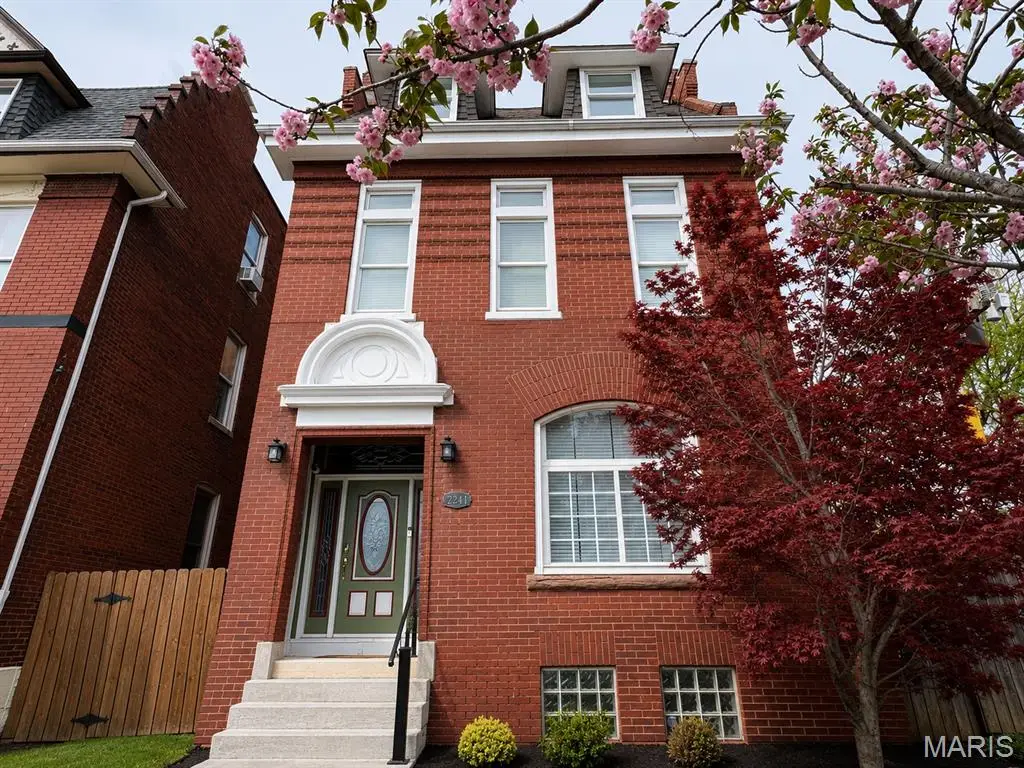 2241 Shenandoah Avenue, Saint Louis, MO 63104 - #1
