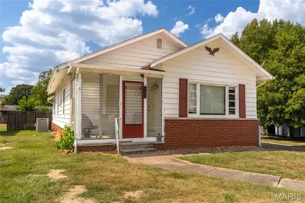 1207 Maple, Benton, IL 62812