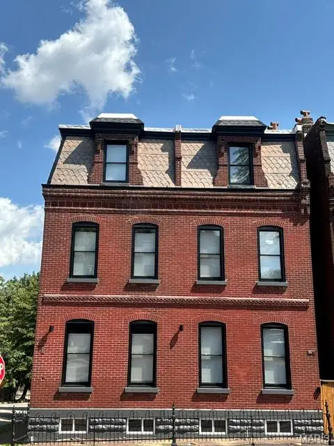 2400 S 11th Street, St Louis, MO 63104