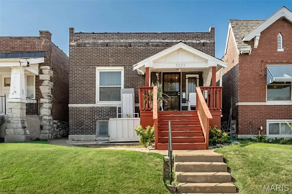 3225 N Taylor Avenue, Saint Louis, MO 63115 - #1