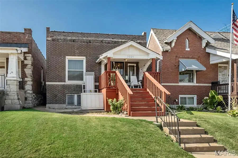 3225 N Taylor Avenue, Saint Louis, MO 63115 - #2