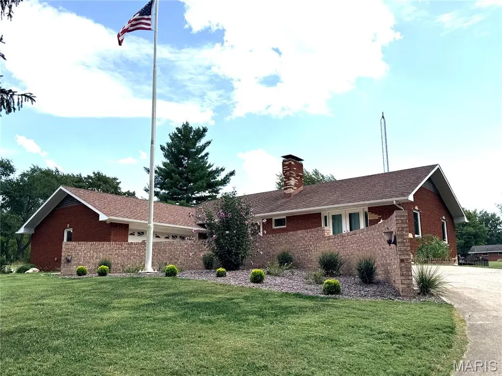 110 W Teak Street, Thayer, IL 62689 - #1