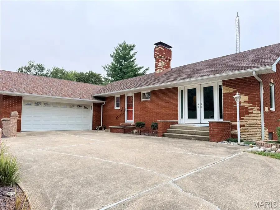110 W Teak Street, Thayer, IL 62689 - #2