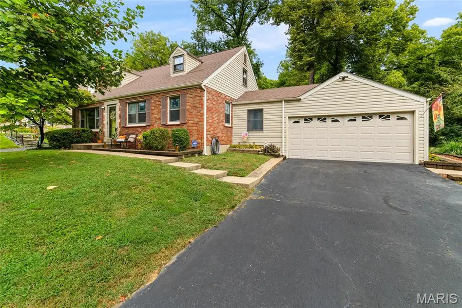 7 Green Acres Road, Bellefontaine Neighbors, MO 63137 - #3