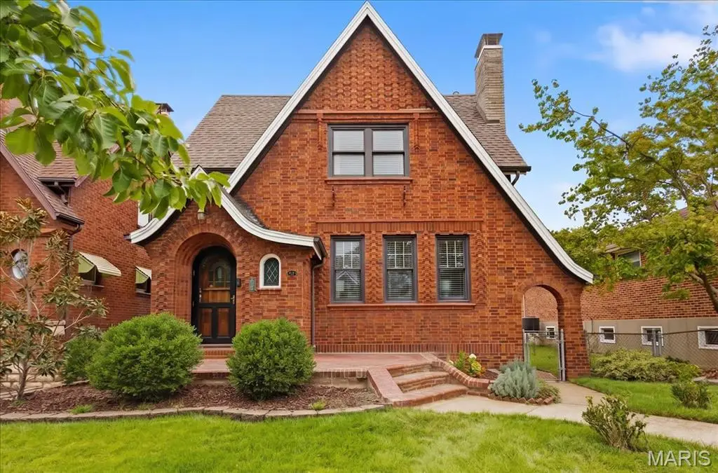 5461 Goethe Avenue, Saint Louis, MO 63109 - #1