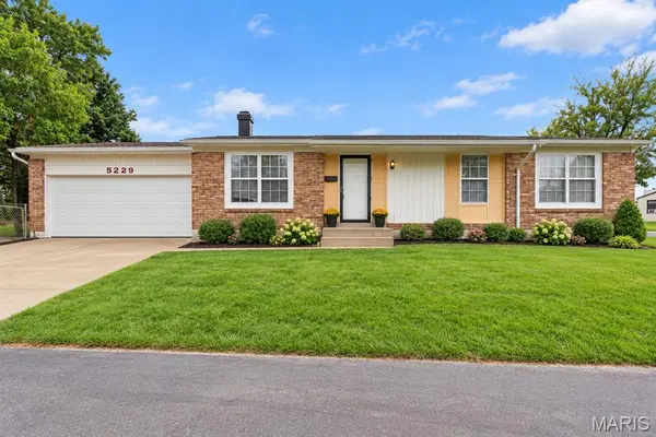 5229 Lakewood Avenue, St Louis, MO 63123