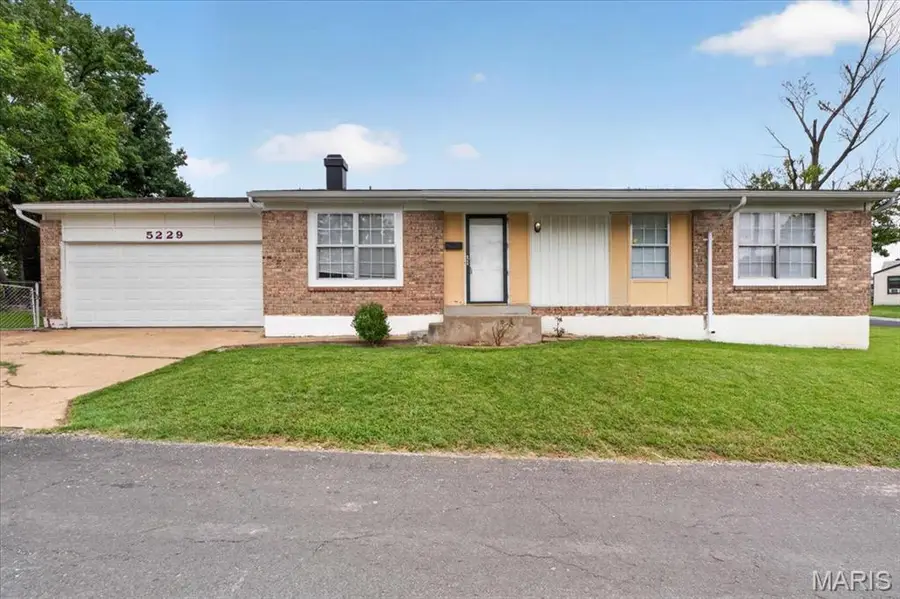 5229 Lakewood Avenue, Saint Louis, MO 63123 - #2