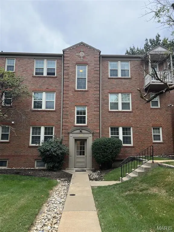 827 Westwood Drive #3E, Clayton, MO 63105