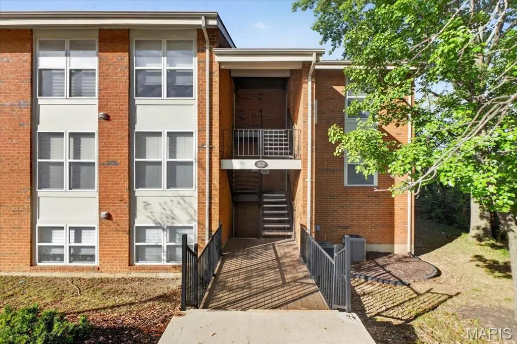 2020 Greenglen Drive, Saint Louis, MO 63122 - #1