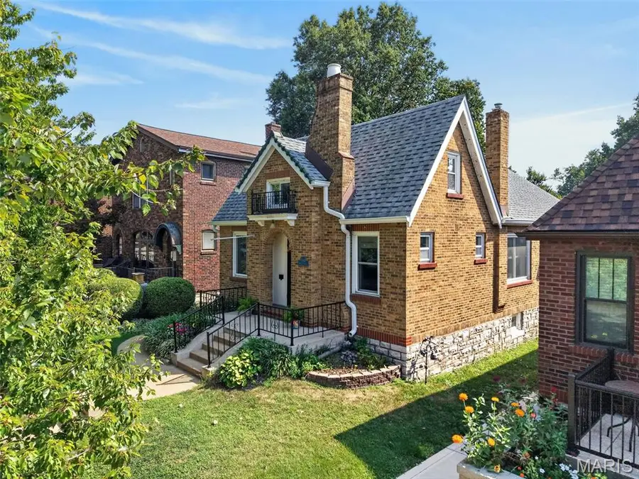 5460 Rhodes Avenue, Saint Louis, MO 63109 - #3
