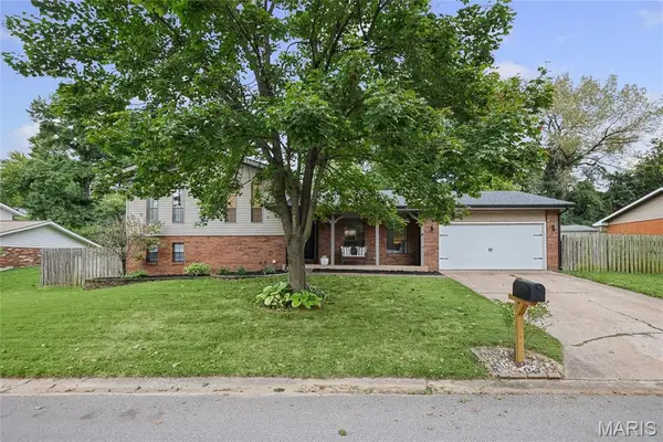 69 Glendale Drive, Glen Carbon, IL 62034