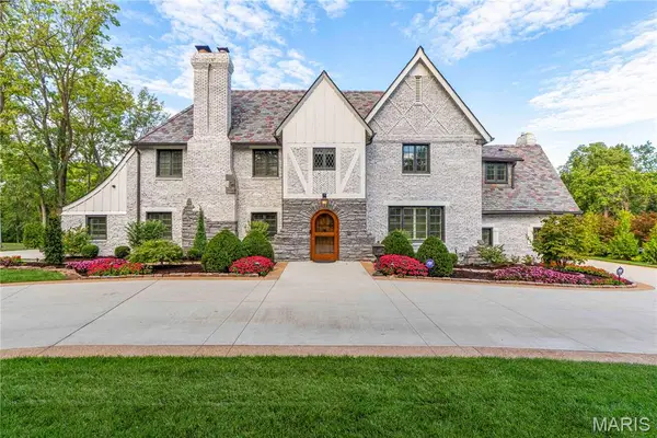 1145 Center Drive, St Louis, MO 63117