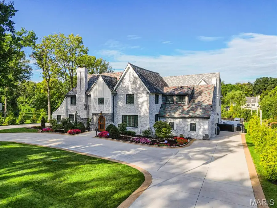 1145 Center Drive, Saint Louis, MO 63117 - #3