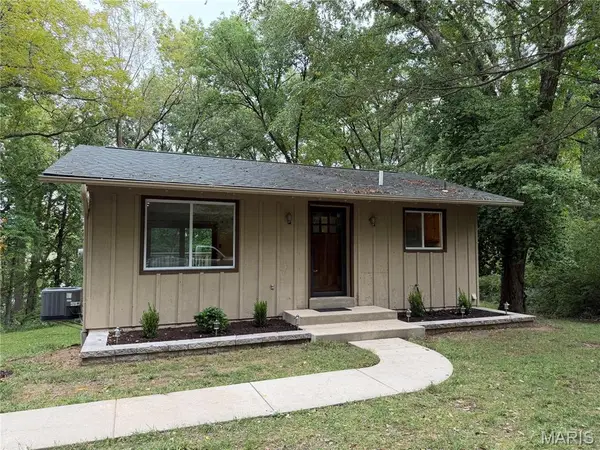 2 Country Hill Lane, Belleville, IL 62221