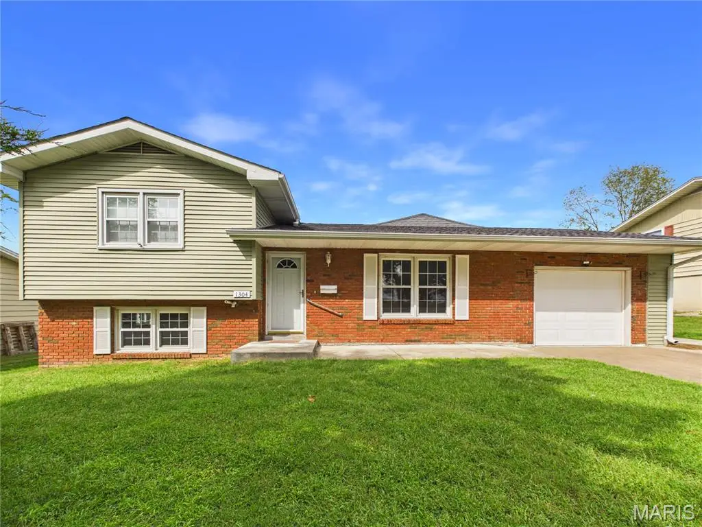 1304 1st St, Scott City, MO 63780 - #1