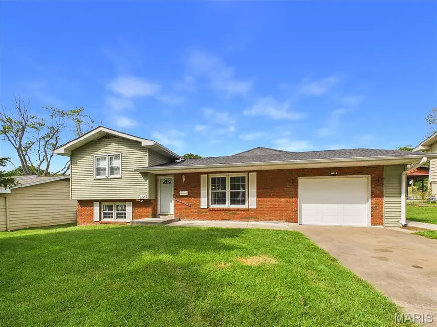 1304 1st St, Scott City, MO 63780 - #2