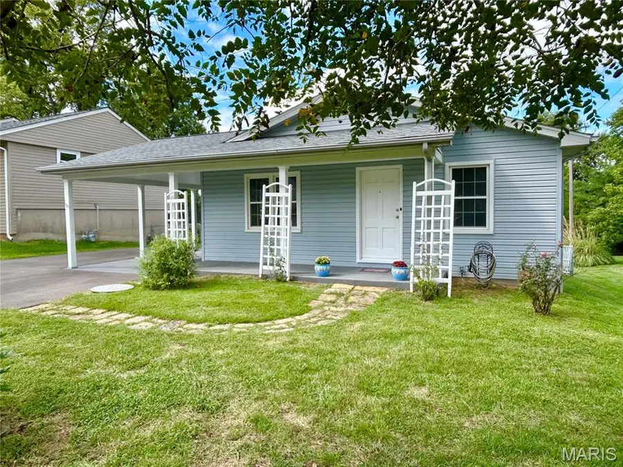 513 N Moore Street, Waterloo, IL 62298 - #2