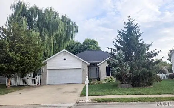 150 Falcon Drive, Highland, IL 62249