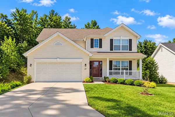 217 Stone View Court, Fenton, MO 63026