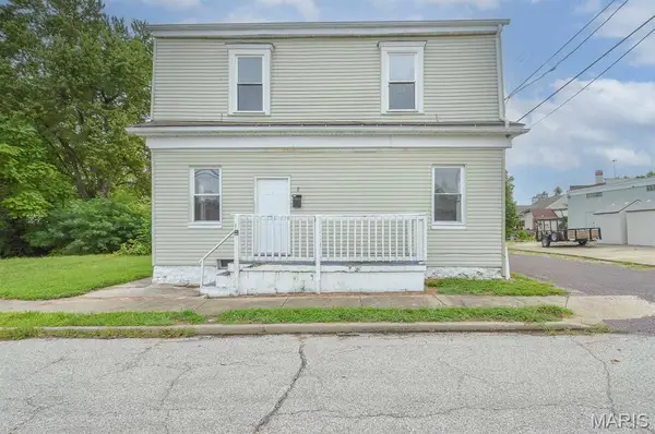 8 N 16th Street, Belleville, IL 62220