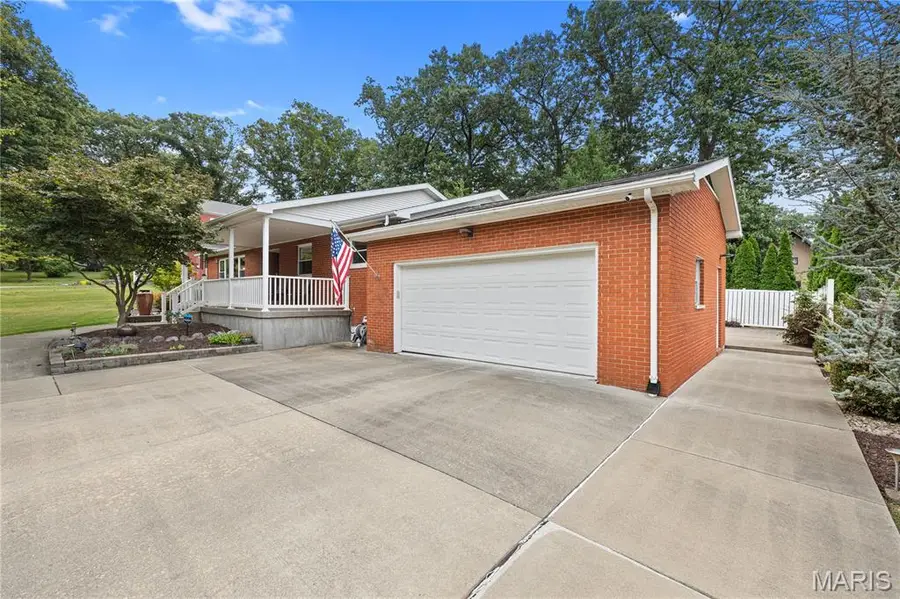 620 W Kinkead Road, Hillsboro, IL 62049 - #3