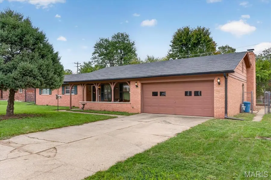 208 Williamsburg Drive, Belleville, IL 62221 - #2