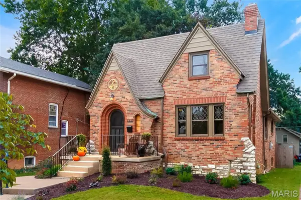 7330 Shaftesbury Avenue, University City, MO 63130