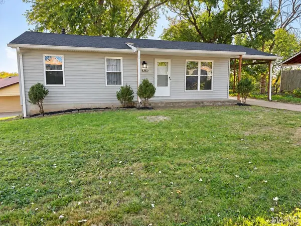 5362 Ville Angela Lane, Hazelwood, MO 63042