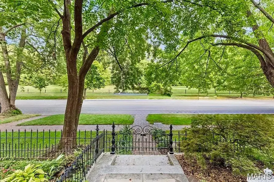 1619 Missouri Avenue, Saint Louis, MO 63104 - #2