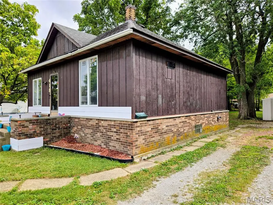 418 E Elm Street, Gillespie, IL 62033 - #2