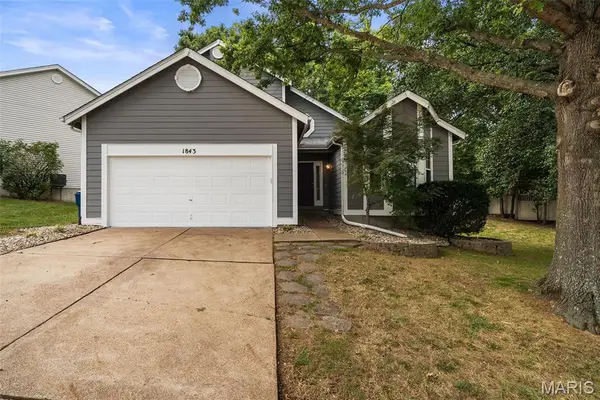 1843 Strawberry Ridge Drive, Ballwin, MO 63021