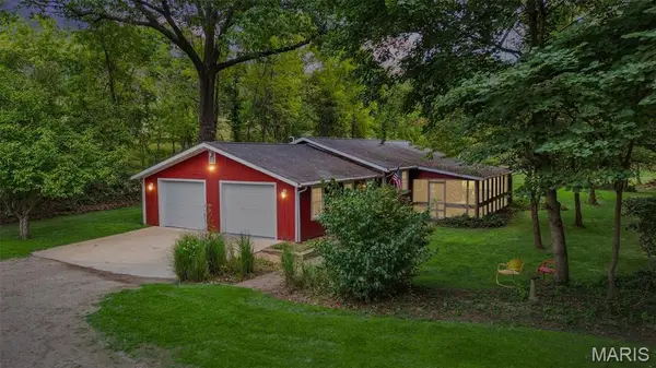 26302 Elsah Hills Drive, Dow, IL 62022