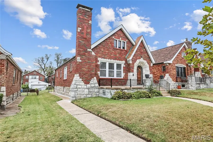 1620 Grape Avenue, Saint Louis, MO 63147 - #3