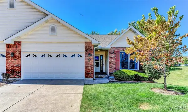 18 Country Bluff Court, St Charles, MO 63301