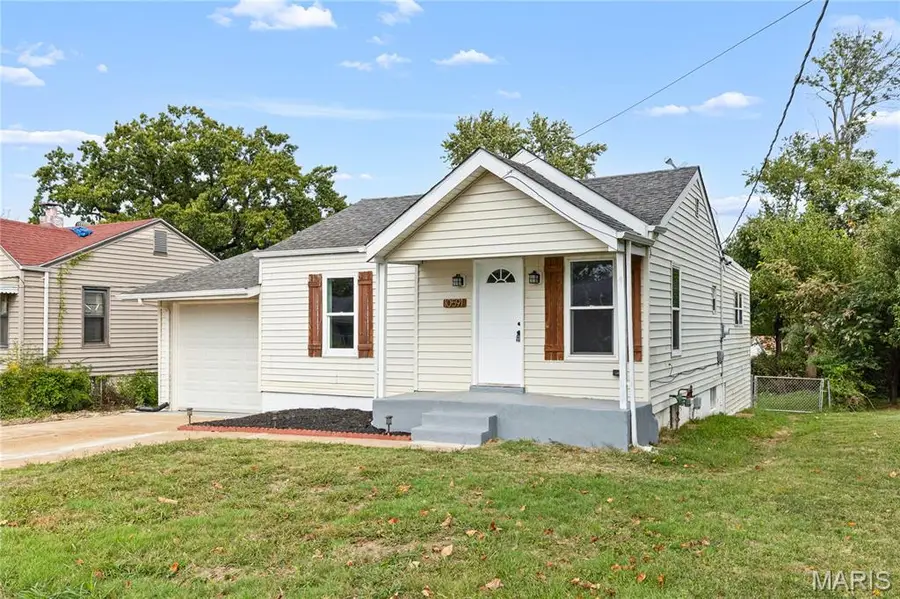 10591 Clarendon Avenue, Saint Louis, MO 63114 - #2