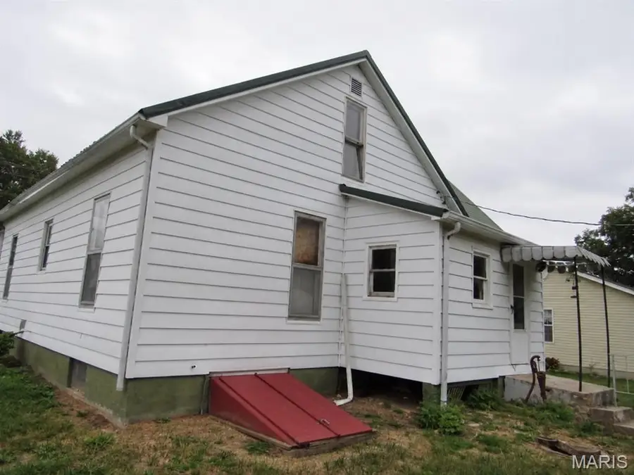 549 W Bridgeport Street, White Hall, IL 62092 - #2