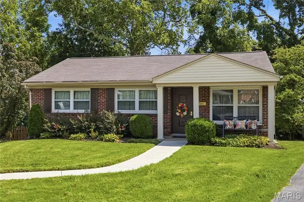 8712 E Bridgeport Avenue, Brentwood, MO 63144
