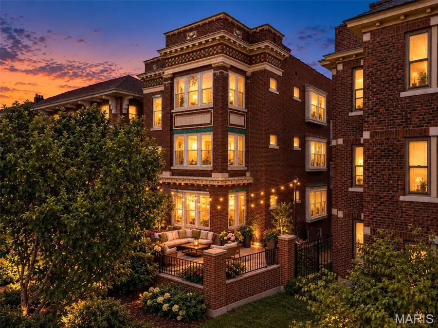 5572 Waterman Boulevard #1W, Saint Louis, MO 63112 - #2