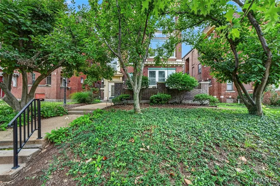 5572 Waterman Boulevard #1W, Saint Louis, MO 63112 - #3