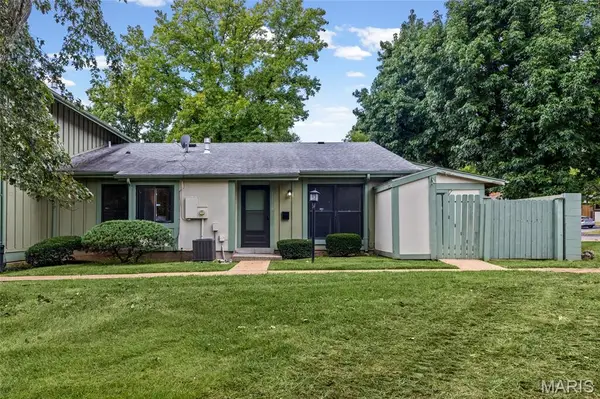 11118 Whispering Oaks Drive, St Louis, MO 63136