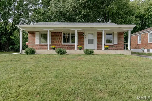 2121 Elm Street, St Charles, MO 63301
