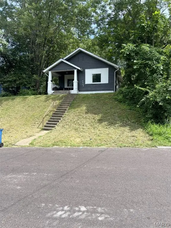 5462 Helen Avenue, St Louis, MO 63136