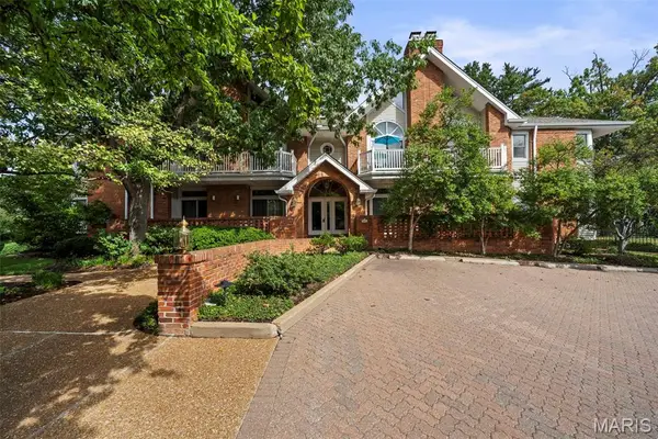 29 Country Club Terrace, Glendale, MO 63122