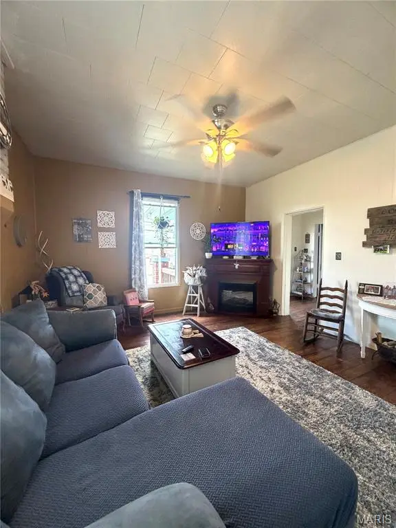 208 E First Street, Farmington, MO 63640