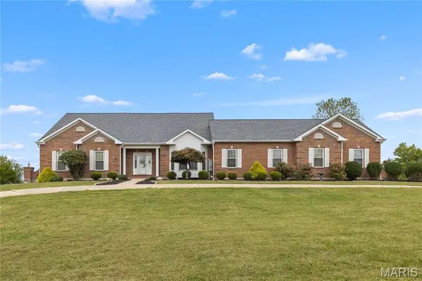 104 Wolf Trail Court, Defiance, MO 63341