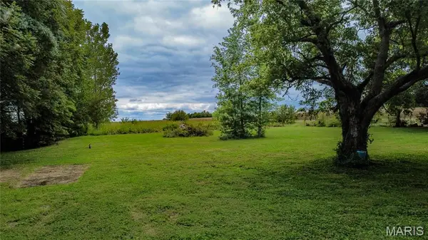 1206 Haselhorst Road, New Baden, IL 62265