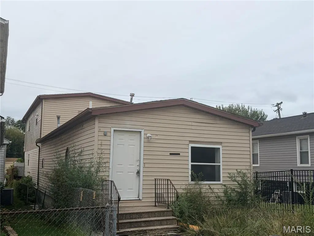 305 Meredocia Street, Madison, IL 62060 - #1