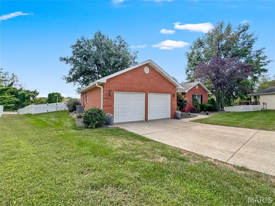 106 Elmwood Street, Waterloo, IL 62298 - #3