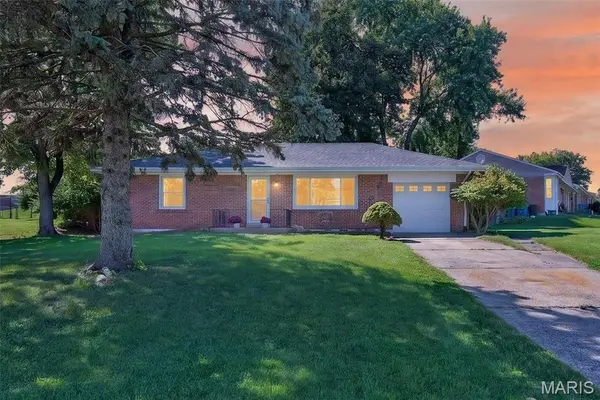 728 Pine Street, St Charles, MO 63301